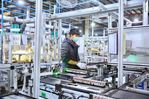 罩樣迎春來(lái) 長(zhǎng)沙經(jīng)開區(qū)人的抗疫復(fù)工第一線